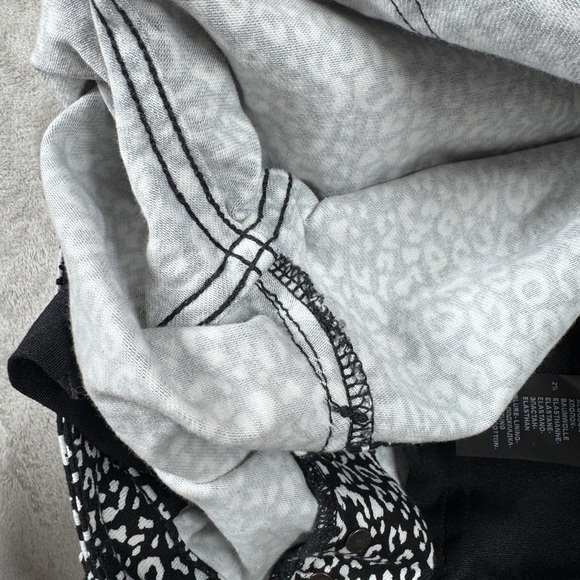 NWT The Kooples Leopard Cheetah Print Button Fly Black White Denim Jeans Size 28 - Picture 14 of 16